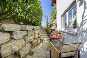 Outdoor dining - Apartment "Kornblume" with Private Terrace and Wi-Fi (Bodman-Ludwigshafen)