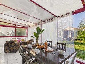 Dining - Family house for 6, BBQ & garden (Les Sables-d´Olonne)