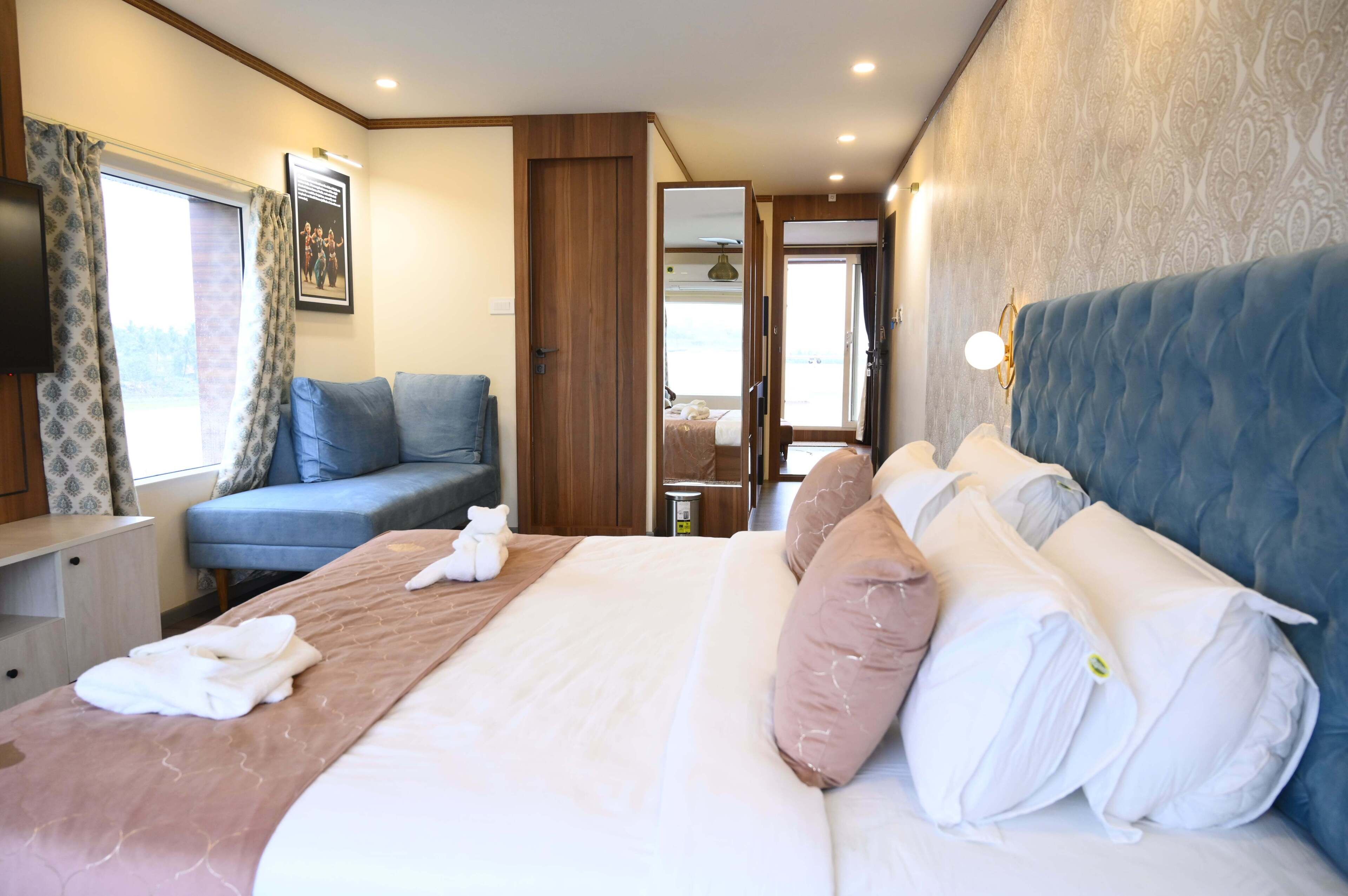 Luxury Room | Free WiFi, bed sheets
