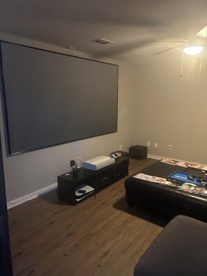 Interior - Charming 3-bedroom house with AC in Dallas perfect for relaxing (Dallas)