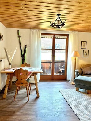 Interior - Vacation apartment Irmi in the vacation home Bayerisch Gmainwith balcony and mountain view (Bayerisch Gmain)