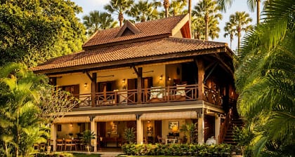 Tropical 4-bedroom villa with private pool in Krong Siem Reap