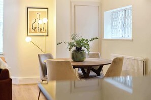 Dining - The Tufnell Threshold (London)