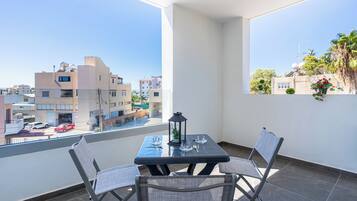 Apartment, 1 Schlafzimmer, Küche, Stadtblick | Balkon