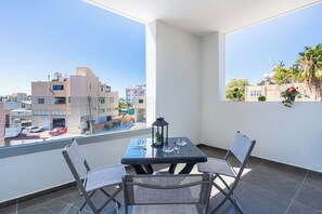 Apartment, 1 Schlafzimmer, Küche, Stadtblick | Balkon