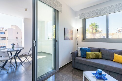 Kmeidos 1-BR Apt & Balcony in Larnaca