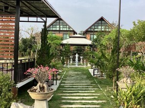 Property grounds - Parichat House (Khanong Phra)