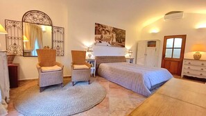 1 habitación, tabla de planchar con plancha, wifi y ropa de cama 