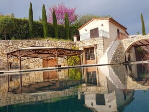 Pool - Domaine de La Vin Suda
independant villa with magnificient infinite pool (Grasse)
