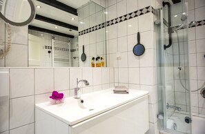 Shower, hair dryer - Vacation home Reidschott - Holiday home Reidschott - modern, cozy and (Wyk auf Föhr)