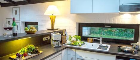 Fridge, oven, stovetop, dishwasher