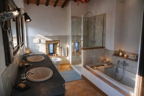 Hair dryer, bidet, towels, toilet paper - I escape to Umbria, Torreluca (todi)