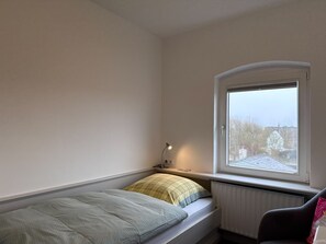 1 bedroom, WiFi, bed sheets - Single room close to the beach in a quiet location in Wenningstedt - Pension La Mer - (Wenningstedt-Braderup (Sylt))