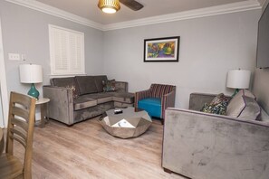 Living area - Cozy 1BR Marigny BnB on Frenchmen St. Walk to live music & minutes to French Quarter (New Orleans)