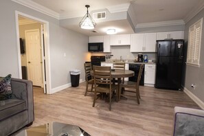 Private kitchen - Cozy 1BR Marigny BnB on Frenchmen St. Walk to live music & minutes to French Quarter (New Orleans)