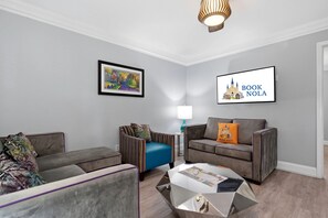 Living area - Stylish private 1BR on Frenchmen Street with shared pool, hot tub, and easy walk to the French Quarter. (New Orleans)