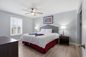 2 bedrooms, iron/ironing board, travel cot, free WiFi