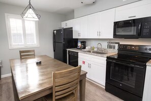 Private kitchen - Cozy 2BR Marigny BnB on Frenchmen St. Walk to live music & minutes to French Quarter (New Orleans)