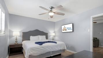 1 slaapkamer, een strijkplank/strijkijzer, reisbedje, gratis wifi