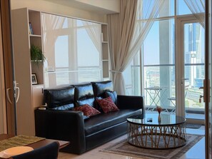 TV - Stylish 1BHK Canal View Apartment Near Burj Khalifa/Dubai Mall (Dubai)
