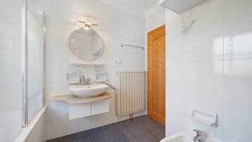 Douche, serviettes fournies