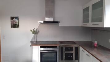 Refrigerador, horno, placa de cocina, lavavajillas