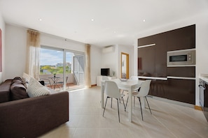 Interior - Holiday Home 'Daniel's House' with Shared Pool, Wi-Fi and Air Conditioning (Lagos)