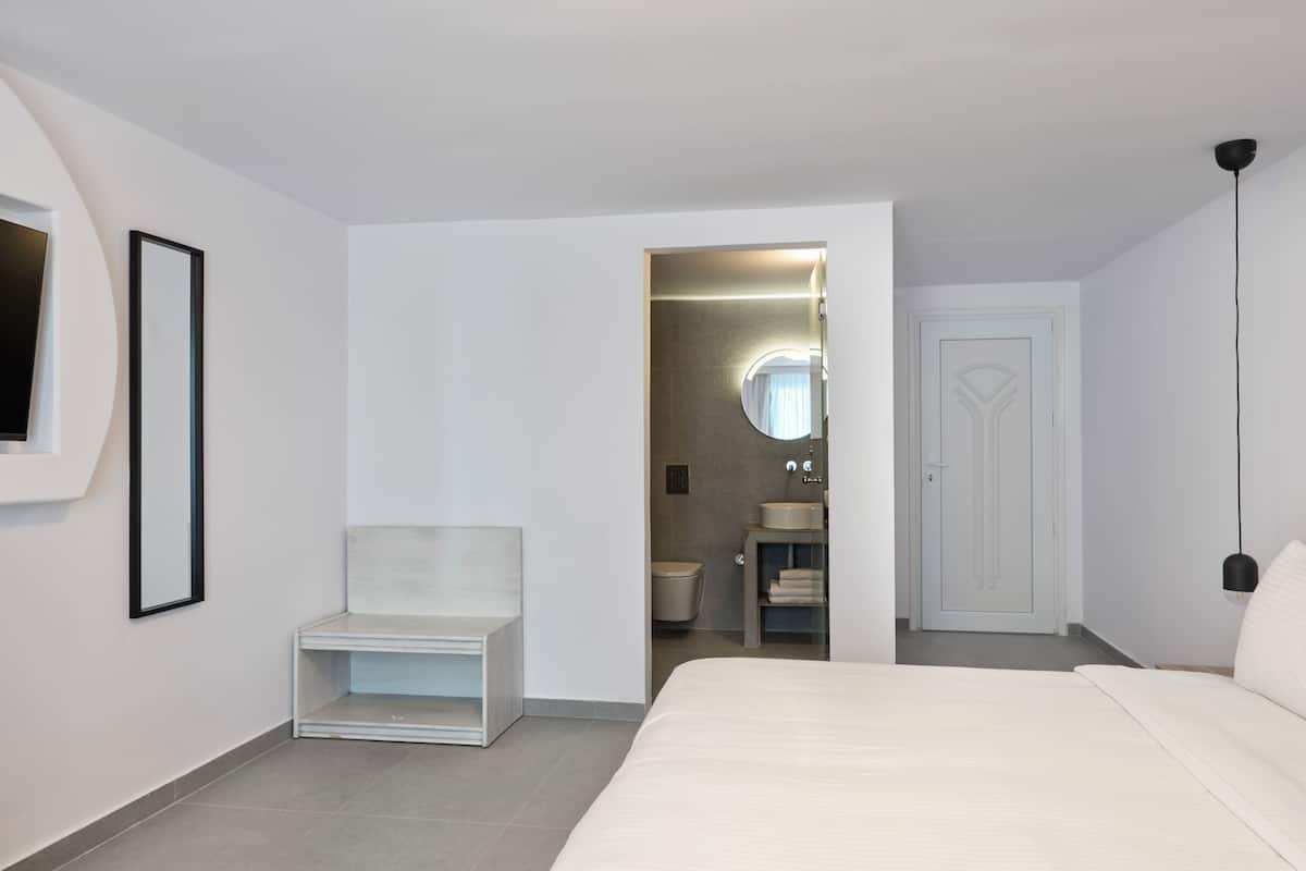Standard Room (Internal) | In-room safe, iron/ironing board, free WiFi