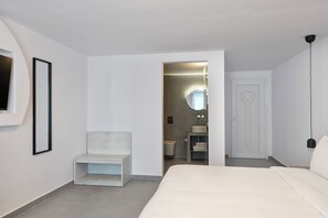 Coffres-forts dans les chambres, fer et planche à repasser