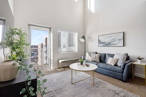 Stylish 2 Bedroom With Pool