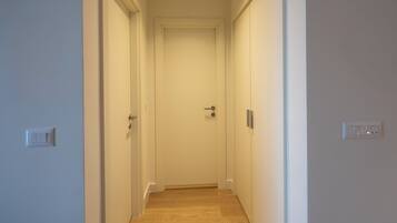 Deluxe Apartment, City View | Interior