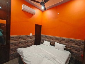 Deluxe Room - Deepak Guest House (Mathura)