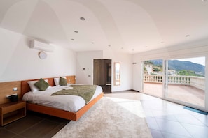 5 bedrooms, iron/ironing board, WiFi - Villa 10 pers, sea view on the Costa Brava 5 min from the beach of Roses with swimming pool (Palau-saverdera)