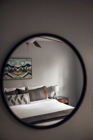 Bügeleisen/Bügelbrett, Reisekinderbett, kostenloses WLAN, Bettwäsche