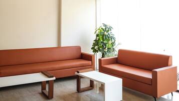 Coin salon dans le hall