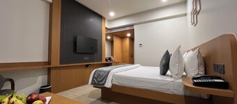 Mastiff Hotel Crystara, Jalgaon