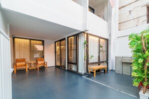Terrace/patio - QSNCC Oasis / Quick Boat to Bang Kachao / Minimalist Home (กรุงเทพ)