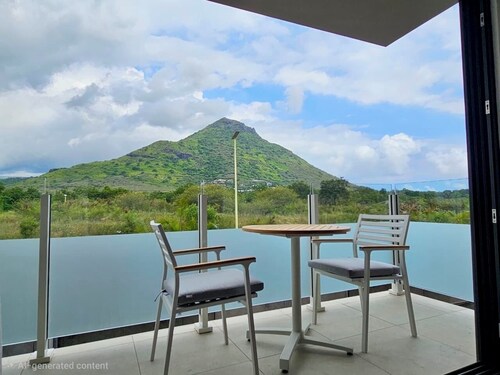 Modern 4-Bedroom Apartment in the Heart of Cap Tamarin – 5 mins from the Beach