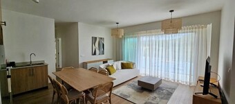 Modern 4-Bedroom Apartment in the Heart of Cap Tamarin – 5 mins from the Beach
