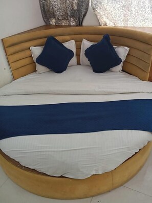 Deluxe Room - HOTEL VINAYAK (Ahmedabad)