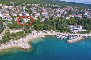 Beach nearby, sun-loungers - Beautiful apartment in a location very close to the beach (Dramalj)