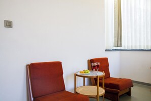 Deluxe Villa | Dining - Elivaas Nature 95 4BHK Farm with Pool (Jamwa Ramgarh)