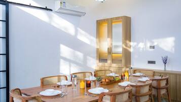 تناول الطعام بالخارج