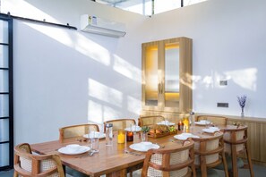 Deluxe Villa | Outdoor dining - Elivaas Nature 95 4BHK Farm with Pool (Jamwa Ramgarh)