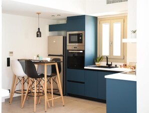 Luksushuoneisto, keittiö, osittainen merinäköala | Yksityinen keittiö