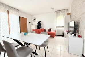 Interior - C014 - Camerano, a two-room apartment with air conditioning (Camerano)