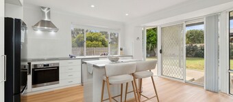 Paw-fect Family Retreat: 4BR Home in Connolly