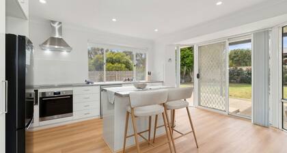 Paw-fect Family Retreat: 4BR Home in Connolly
