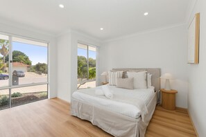 4 dormitorios, tabla de planchar con plancha, cuna de viaje y wifi