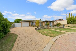 Exterior - Paw-fect Family Retreat: 4BR Home in Connolly (Connolly)